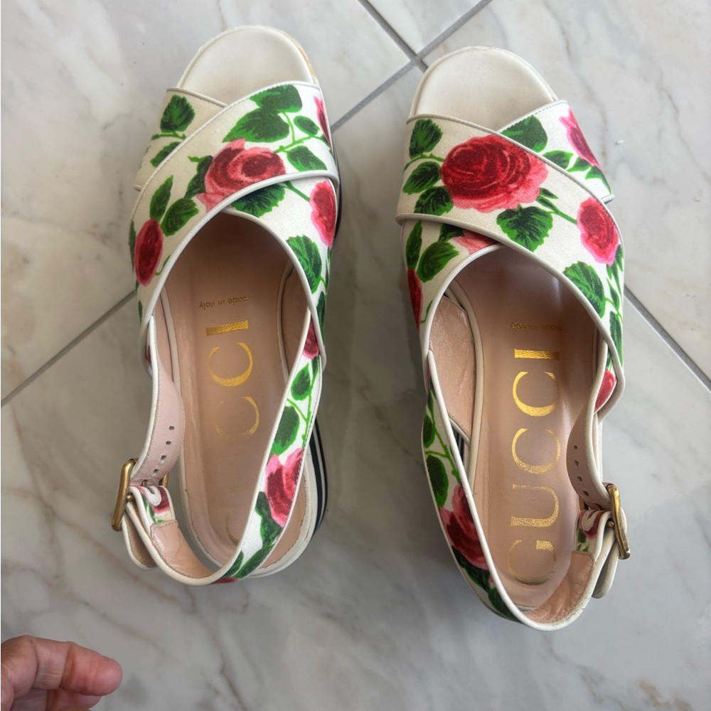 Gucci Women's Sandals with Red Floral Design